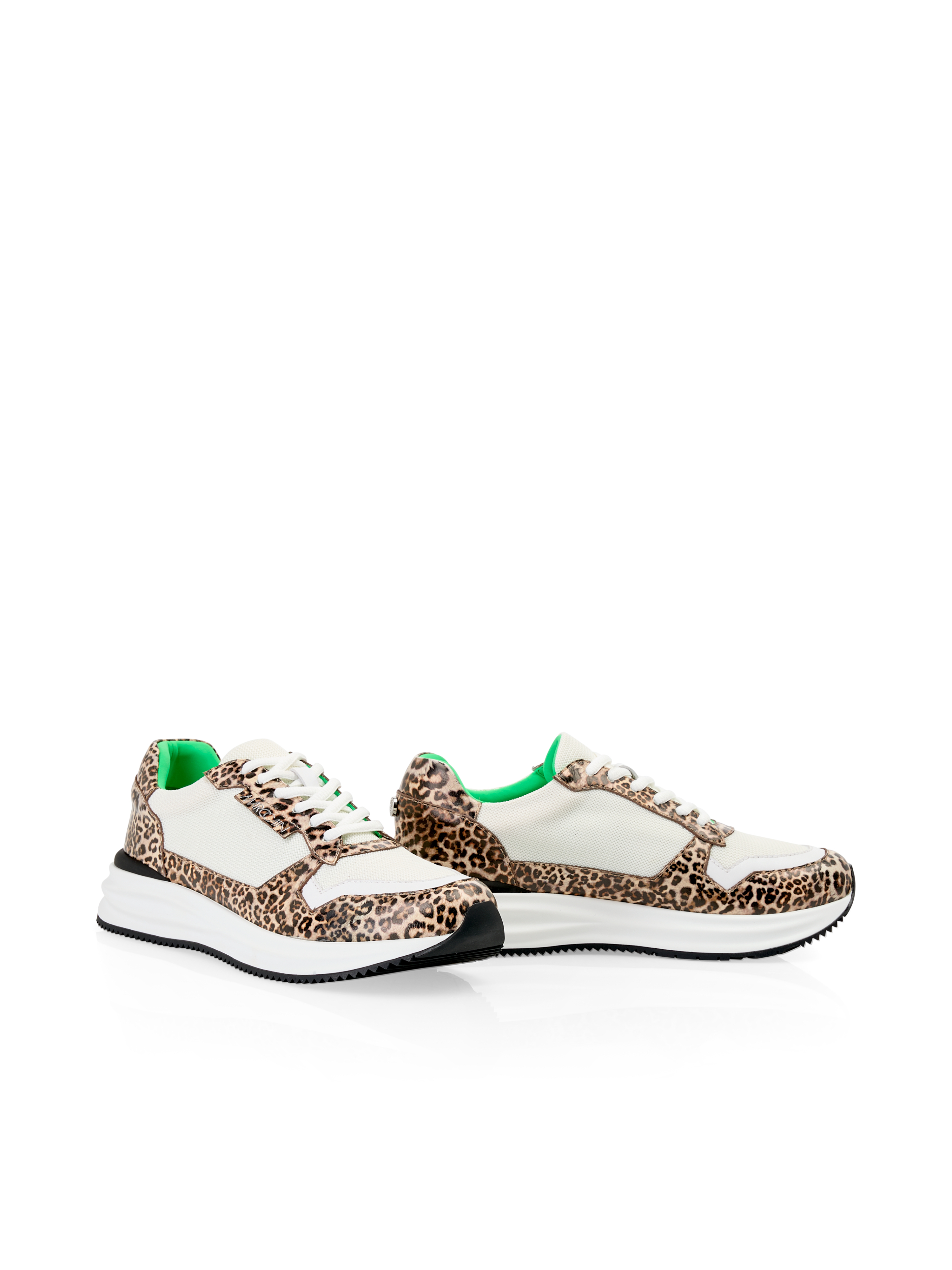 Sneaker mit Leo-Print