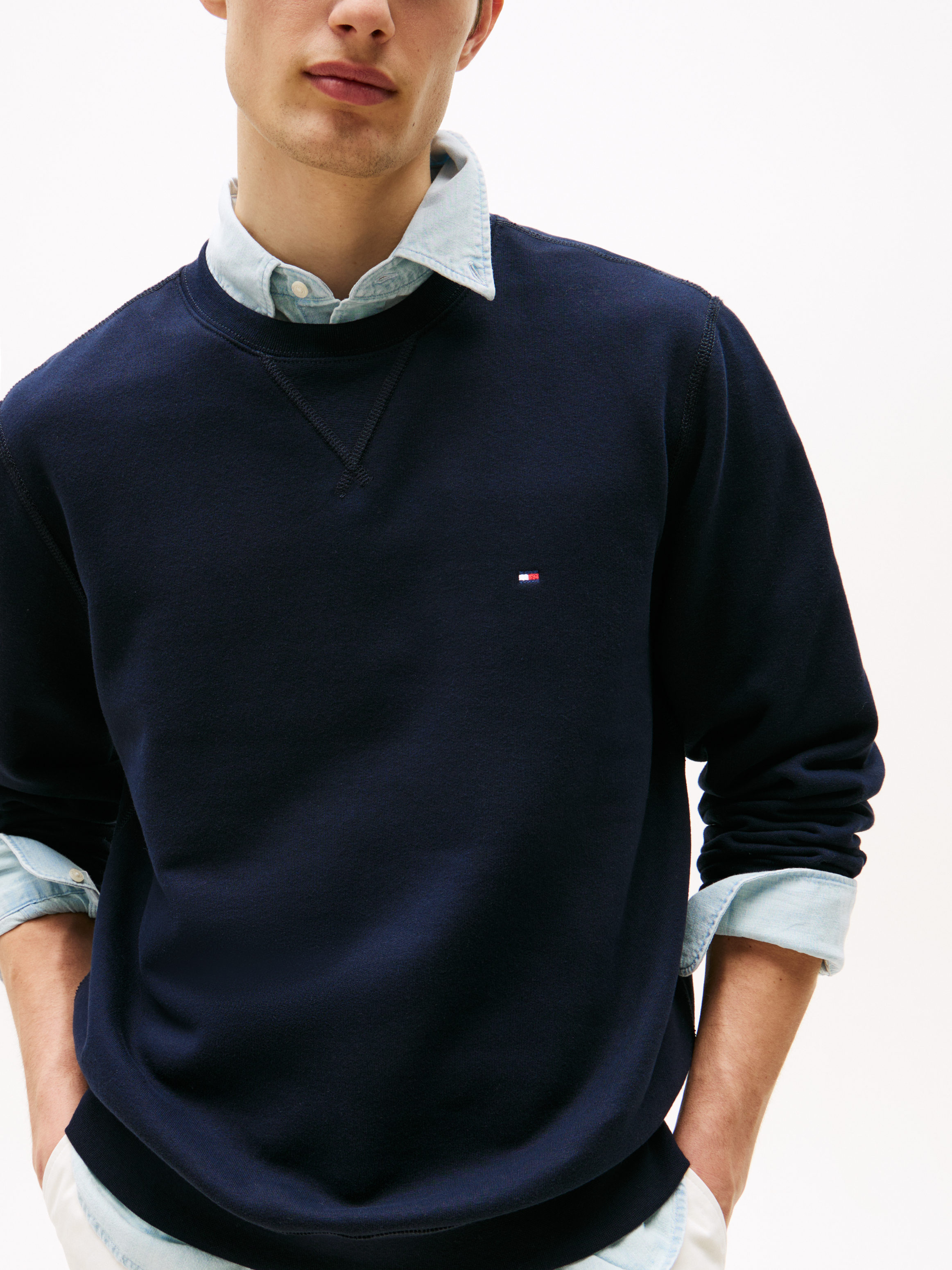 ESSENTIAL FLEECE CREWNECK