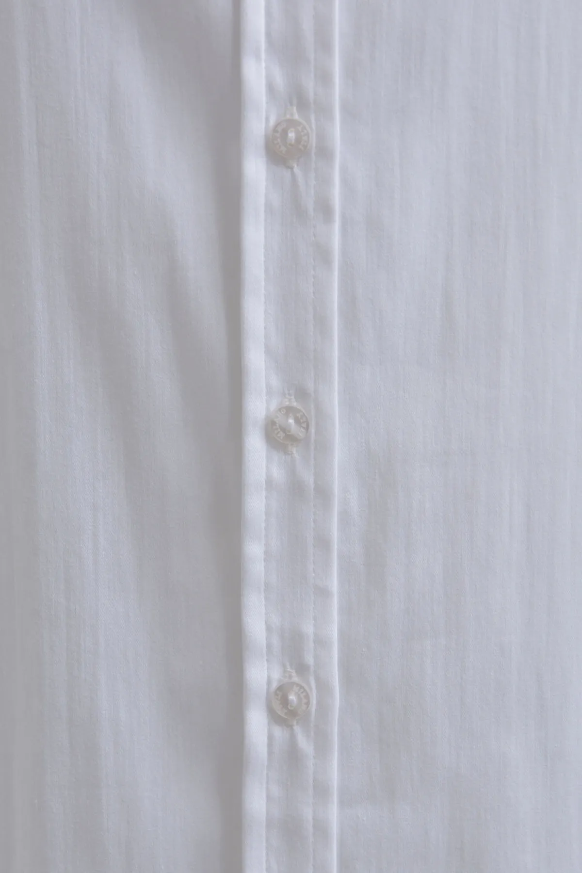 Blouse with collar,placket & 1/1 sleeves
